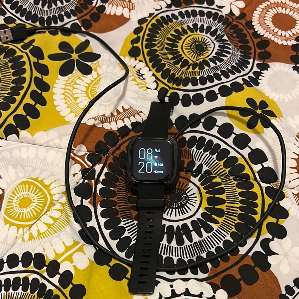 FITBIT  VERSA 2 … NIB  Smartwatch with Digital Display and Sleek Design